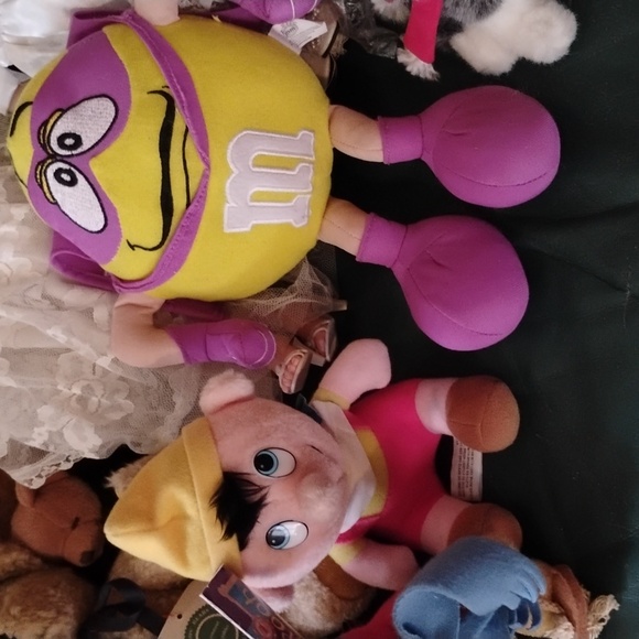 😋🍫 M & M Plush SuperHero Yellow & Purple Candy Squad - Picture 7 of 10